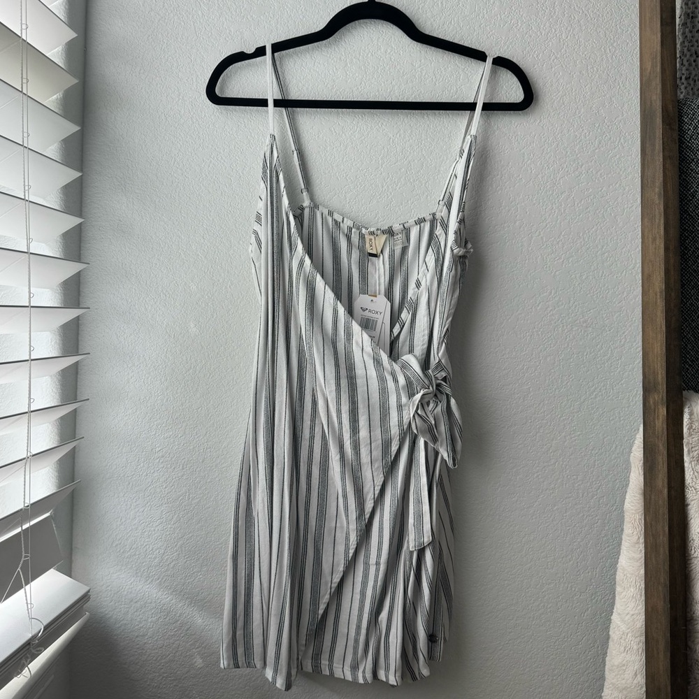 NWT! Women’s M Roxy White Black Stripe Wrap Romper